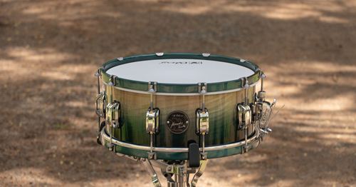 תוף סנר עם חתימה SIG-1406 מסדרת Alex Cunha series בצבע ירוק עם גוונים בגודל 14x06 אינץ' מבית Odery-(Brazil)