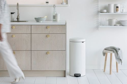 פח פדל 30 ליטר-NewIcon - לבן Brabantia