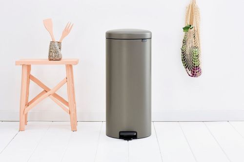 פח פדל 30 ליטר NewIcon - פלטינום Brabantia