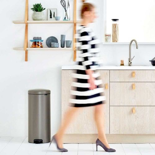 פח פדל 30 ליטר NewIcon - פלטינום Brabantia