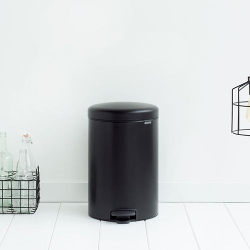 פח פדל 20 ליטר NewIcon - שחור מט Brabantia