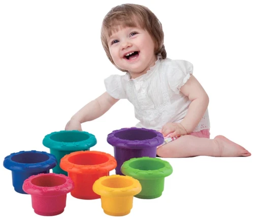 מגדל כוסות צבעוניות עם טקסטורות שונות 7 חלקים