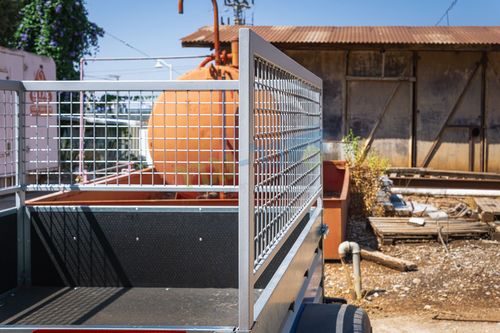 נגרר פתוח 1.6X1.25 למשקל 600 ק