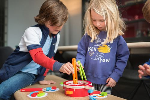 תפוס את הירקות – משחק מונטסורי פינצטה מעץ התאמת צורות וצבעים