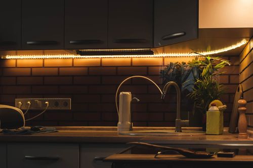 סרט לד מחליף צבעים+שנאי ושלט 10 מטר RGB
