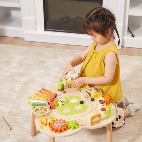 שולחן פעילות מעץ דגם חווה עם קסילופון, מסלול טרקטור וגלגלי שיניים
