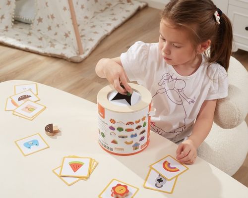 משחק 'משש והתאם' מעץ בדלי עם 19 צורות וכרטיסיות התאמה