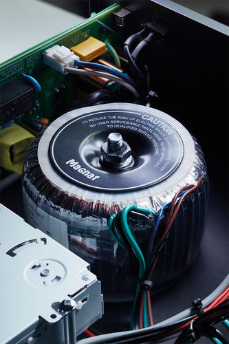 מגבר סטריאו משולב נגן רשת וCD מבית Magnat דגם MC400