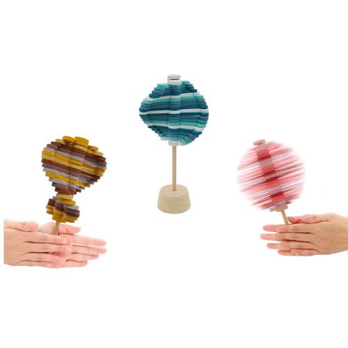 סוכריה מסתחררת מעץ בגוונים של צהוב