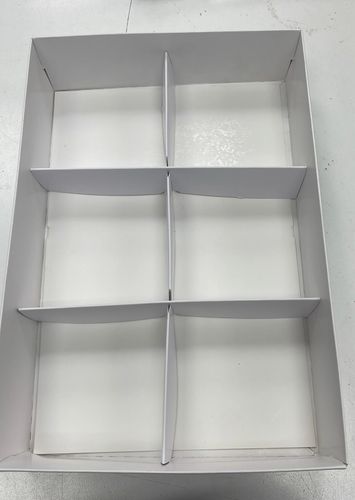 קופסת חלוקה ל-6 קינוחים עם מכסה שקוף להצגת התכולה