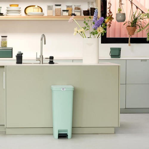פח הפרדה למיחזור עם דוושה 40 ליטר, ירוק בהיר Brabantia
