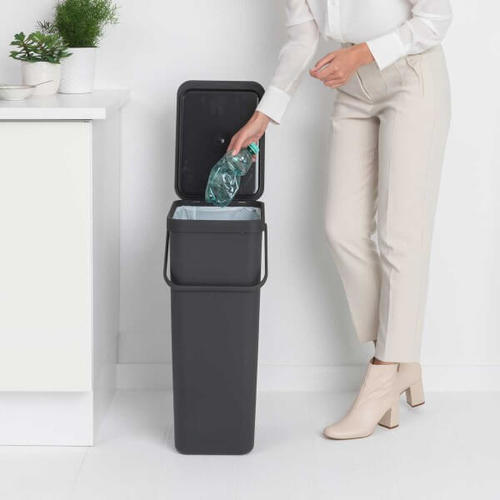 פח אשפה מפלסטיק 40 ליטר, אפור כהה Brabantia