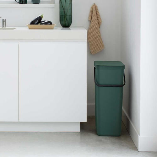 פח אשפה מפלסטיק 40 ליטר, ירוק כהה Brabantia