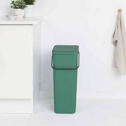 פח אשפה מפלסטיק 40 ליטר, ירוק כהה Brabantia