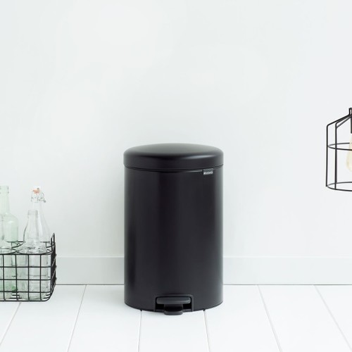 פח אשפה 20 ליטר עם דוושה, שחור Brabantia