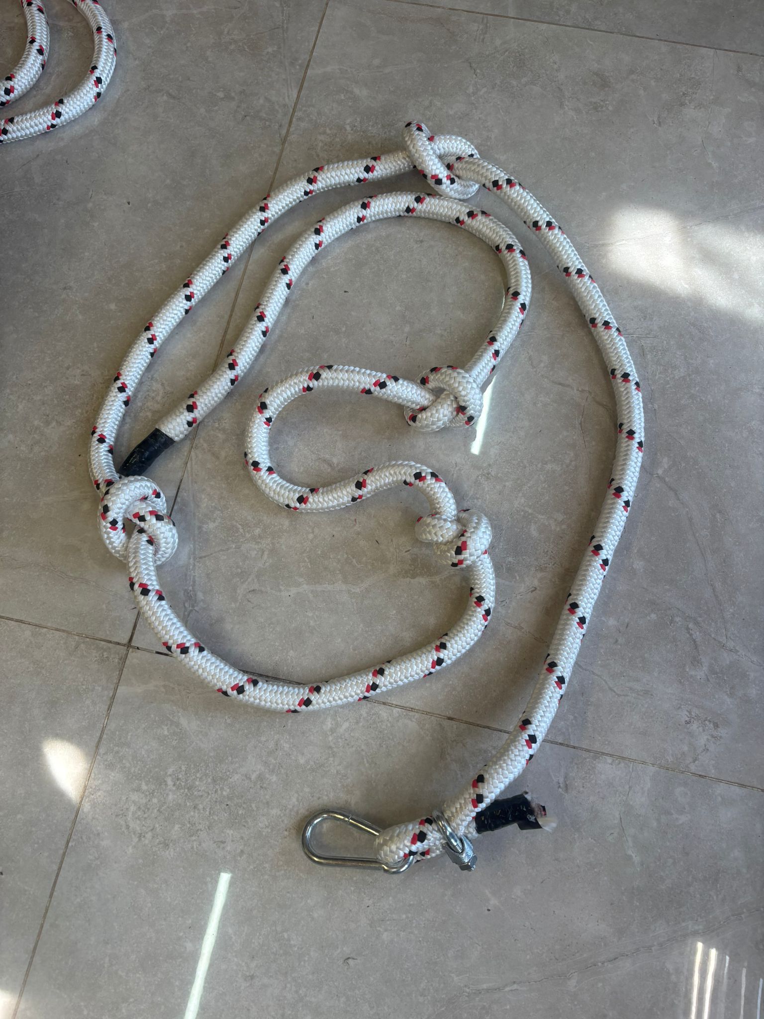 חבל טיפוס עשוי ניילון עבה וחזק במיוחד