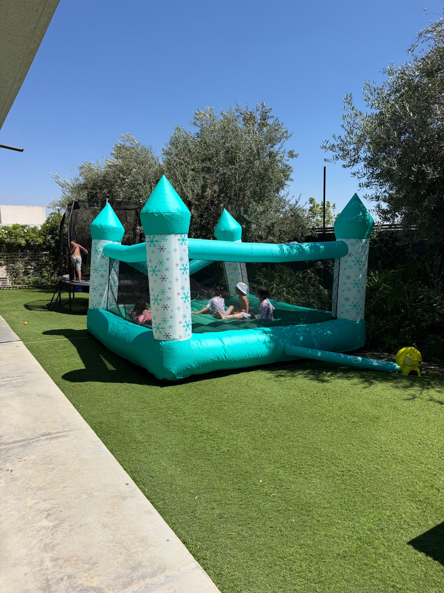 טרמפולינה מתנפחת 3\3מ
