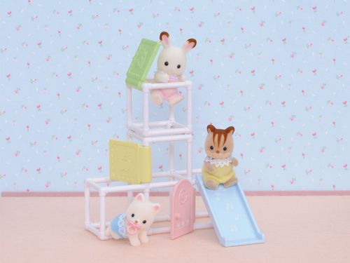 משפ' סילבניאן - מתקן ג'ונגל לתינוקות
