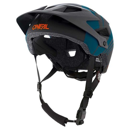 קסדת אופניים ONEAL DEFENDER בצבעי שחור כחול כתום עם מבנה דו-קליפות, פתחי אוורור גדולים ומגן מתכוונן לרכיבת אופני הרים