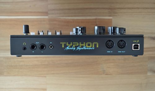 סינטיסייזר Dreadbox Typhon
