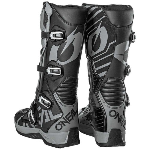 מגפי רכיבה ONEAL RMX BOOTS בצבע שחור ואפור עם הגנה פנימית מתקדמת, מגן צריבה מיקרופייבר זמש טכני, 4 אבזמי מתכת מיקרומטריים וסוליית גומי MX לרכיבת שטח מקצועית