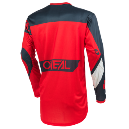 חליפת רכיבה ONEAL ELEMENT RACEWEAR V.22 בצבע אדום ושחור עם גרפיקה מודגשת, כוללת חולצה עם הגנה מרופדת למרפק ומכנס עם מגני ירכיים, מיועדת לרכיבת שטח מקצועית
