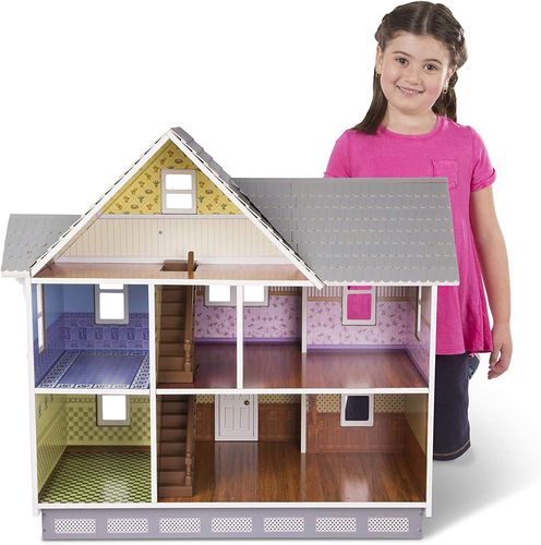 בית בובות גדול בעיצוב ויקטוריאני עם 6 חדרים ו 3 קומות