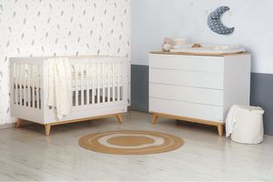 חדר תינוק קיילי / מייסון עם שידת החתלה רחבה ומיטה שניתן להפוך למיטת מעבר - לבן / טבעי