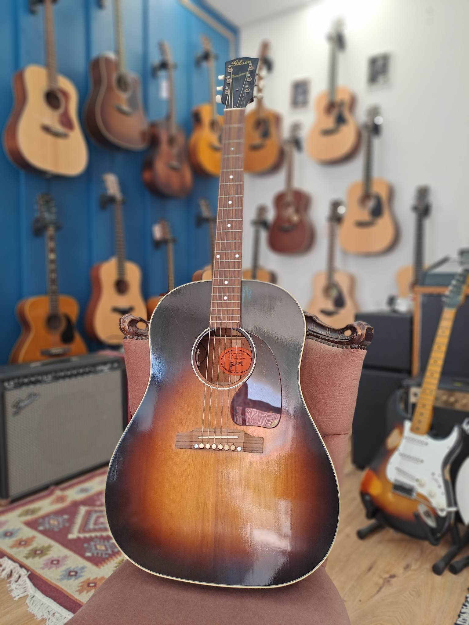 Gibson Custom Shop Historic 1942 Banner J-45 Vintage Sunburst 2019