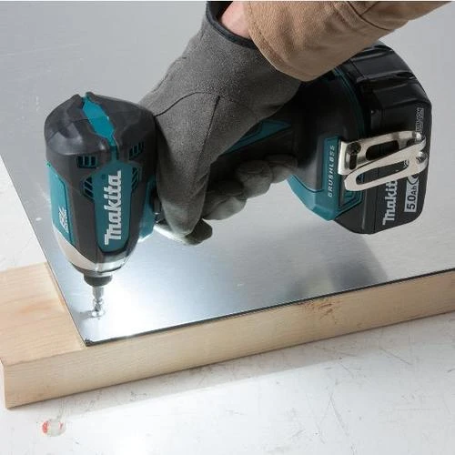 מברגת אימפקט נטענת MAKITA DTD153RTE BL 18V עם סוללות ומטען