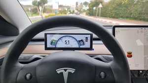 מסך חיווי לרכב טסלה  TESLA
