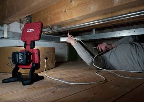 עמוד תאורת לד כפול, נטען 20V עם 3 עוצמות אור עד 1,800 לומנס - גוף בלבד 