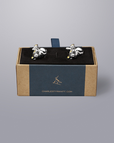 חפתים Silver and gold squirrel playing golf