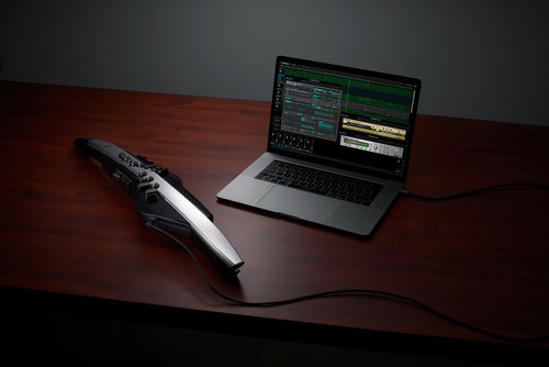 זוית נוספת Roland Aerophone Pro | Digital Wind Instrument