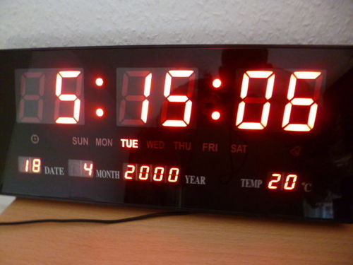 JH4622 שעון קיר דיגיטלי LED באדום