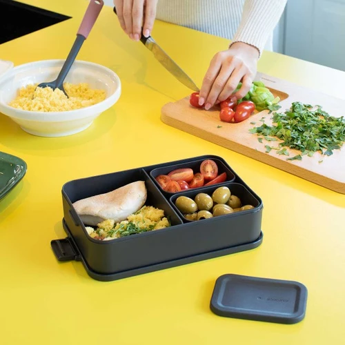 קופסת אוכל Bento יכולה להכיל 4 כריכים או 2 כריכים ושני מיכלים הנפרדים לפירות, אגוזים או ירקות , בטוח לשימוש במיקרו, במקפיא ובמדיח, ללא BPA מומלץ. מחיר מבצע. מקט Y-203480 - עולם הפרזול 09