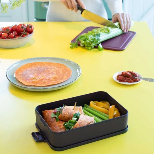 קופסת אוכל גדולה 2 ליטר Make & Take ללא BPA אפור כהה Brabantia, בטוח לשימוש במיקרו, במקפיא ובמדיח, ללא BPA מומלץ. מחיר מבצע. מקט  Y-203060 - עולם הפרזול 09