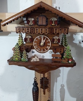 שעון קוקייה עץ מגולף