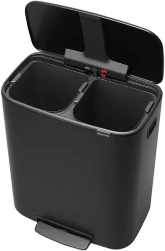 פח ברבנטיה למטבח 60 ליטר - Brabantia שחור פח הפרדה מתוך קולקציית פחי אשפה למטבח (תמונה ראשית) - שילוב מושלם בין נוחות שימוש יומיומית לסטייל נקי