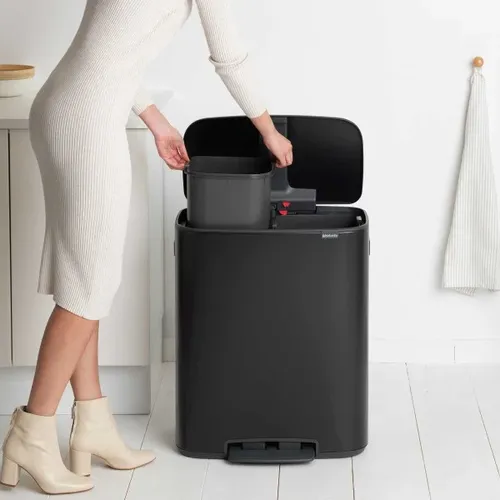 פח ברבנטיה למטבח 60 ליטר - Brabantia שחור פח הפרדה מתוך קולקציית פחי אשפה למטבח (תמונת מוצר) - קל לניקוי ותחזוקה לשמירה על מראה חדש ומבריק