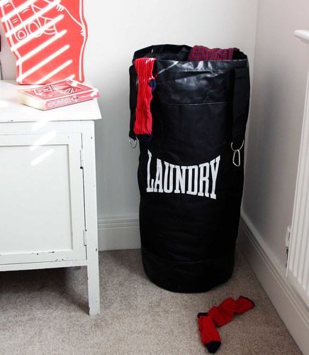 סל כביסה בעיצוב שק אגרוף Punch Bag Laundry Bag