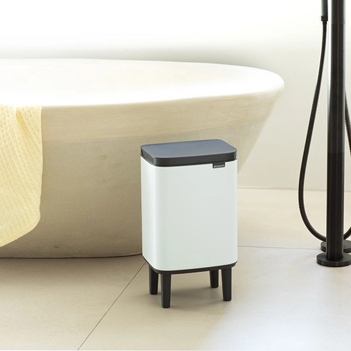פח אשפה לשירותים BO ברבנטיה 7 ליטר, לבן Brabantia