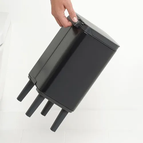 פח ברבנטיה לשירותים 4 ליטר - Brabantia BO שחור מתוך קולקציית פחי אשפה לשירותים (מבט נוסף) - איכות פרימיום בלתי מתפשרת ואחריות מלאה