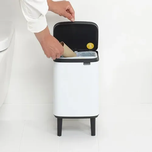 פח ברבנטיה לשירותים 4 ליטר - Brabantia BO לבן מתוך קולקציית פחי אשפה לשירותים (מבט נוסף) - עשוי מחומרים עמידים בפני לחות וחלודה לאורך זמן