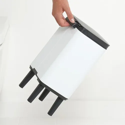 פח ברבנטיה לשירותים 4 ליטר - Brabantia BO לבן מתוך קולקציית פחי אשפה לשירותים (מבט נוסף) - קל לניקוי ותחזוקה לשמירה על מראה חדש ומבריק