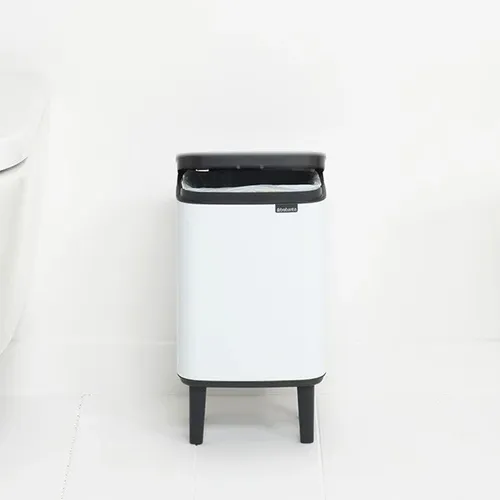 פח ברבנטיה לשירותים 4 ליטר - Brabantia BO לבן מתוך קולקציית פחי אשפה לשירותים (מבט נוסף) - פתרון פונקציונלי ואסתטי לארגון הבית