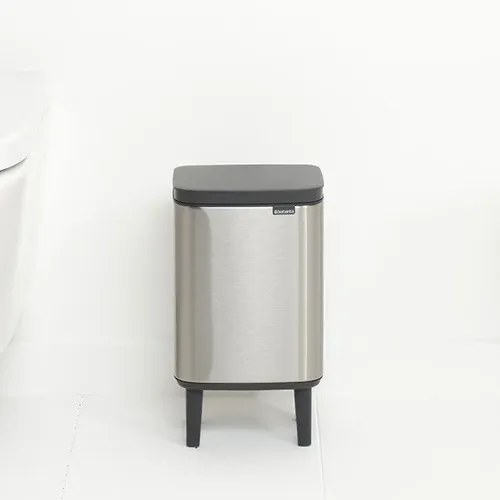 פח ברבנטיה לשירותים 4 ליטר - Brabantia BO מוברש מתוך קולקציית פחי אשפה לשירותים (מבט נוסף) - מתאים לשדרוג מראה האמבטיה בקלות ובמהירות