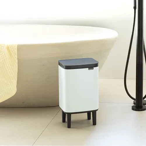 פח ברבנטיה לשירותים 7 ליטר - Brabantia BO לבן -24 מתוך קולקציית פחי אשפה לשירותים (מראה כללי של המוצר) - שילוב מושלם בין נוחות שימוש יומיומית לסט