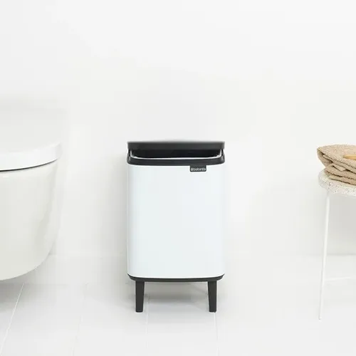 פח ברבנטיה לשירותים 7 ליטר - Brabantia BO לבן -24 מתוך קולקציית פחי אשפה לשירותים (תמונת מוצר) - קל לניקוי ותחזוקה לשמירה על מראה חדש ומבריק