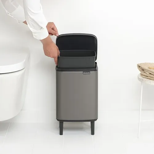 פח ברבנטיה לשירותים 7 ליטר - Brabantia BO פלטינום מתוך קולקציית פחי אשפה לשירותים (תמונת מוצר) - עשוי מחומרים עמידים בפני לחות וחלודה לאורך זמן